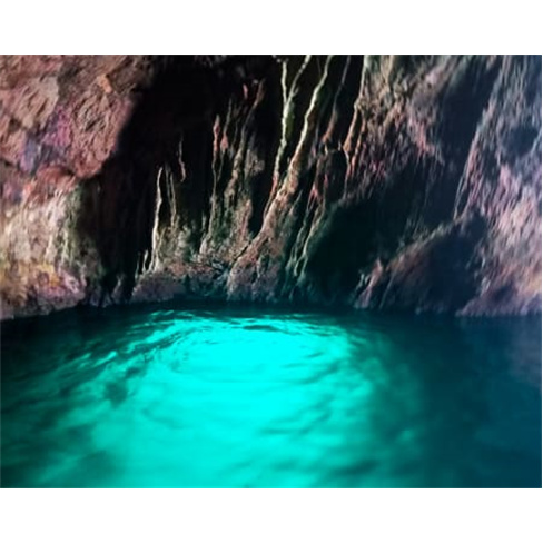 Explora as Grutas Secretas e Pegadas de Dinossauro com o Cape Cruiser em Sagres.