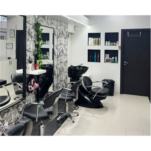 Corte e Brushing com Hidratação no Cabeleireiro Shalon Adonay em Lisboa.