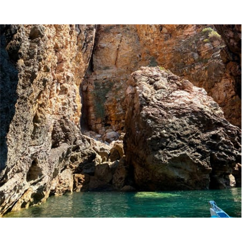Explora as Grutas Secretas e Pegadas de Dinossauro com o Cape Cruiser em Sagres.