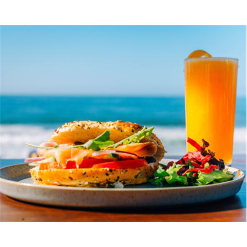 Surf e Almoço na Fonte da Telha c/ a Swara - Almada: 2 PessoasnnCaracteres: 5