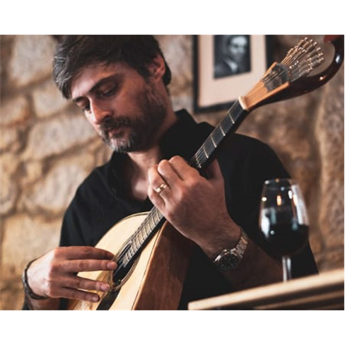 Fado ao Vivo no Centro do Porto com Vinho do Porto | Bilhete Adulto (>20 anos)