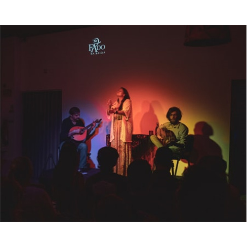 Fado ao Vivo no Centro do Porto com Vinho do Porto | Bilhete Adulto (>20 anos)
