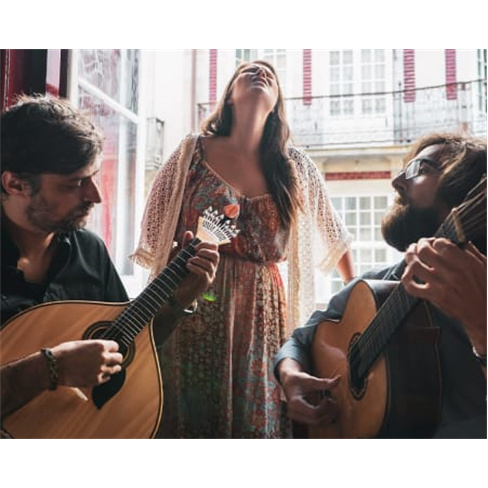 Fado ao Vivo no Centro do Porto com Vinho do Porto | Bilhete Adulto (>20 anos)
