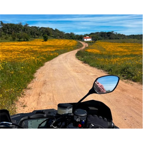 Descobre a Costa Vicentina de Moto 4 na Rota da Ermida do Livramento.
