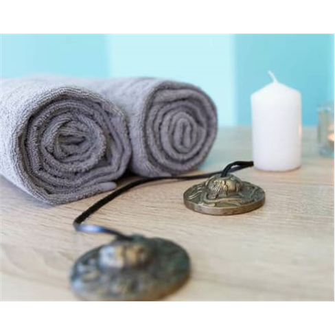 Massagem à escolha com pedras quentes em Cascais | 1 pessoa | 50 min.