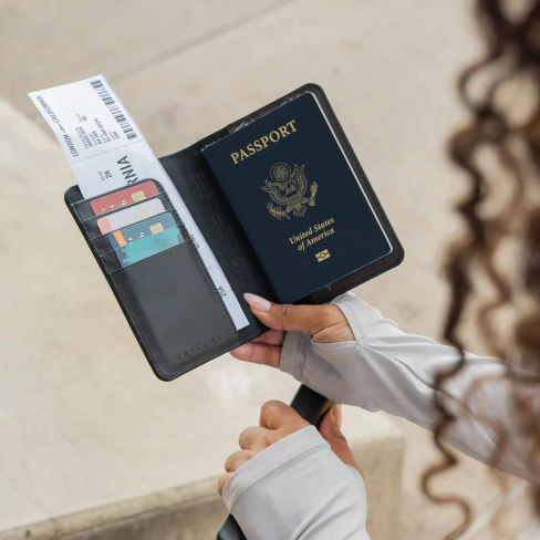 Satechi - Passport Cover with Find My