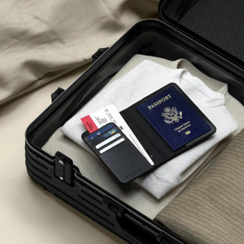 Satechi - Passport Cover with Find My