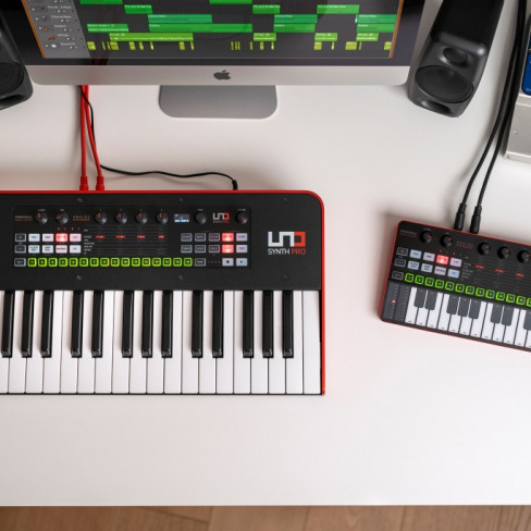 IK Multimedia - Sintetizador UNO Synth Pro