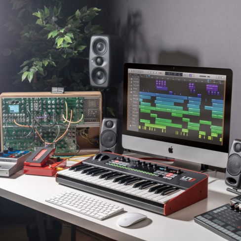 IK Multimedia - Sintetizador UNO Synth Pro