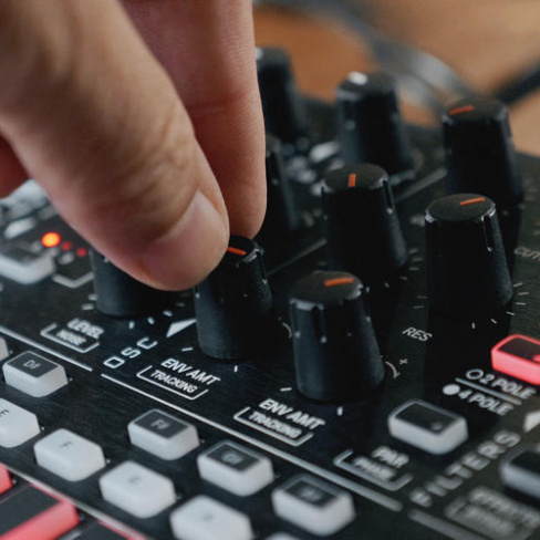 IK Multimedia - Sintetizador UNO Synth Pro X