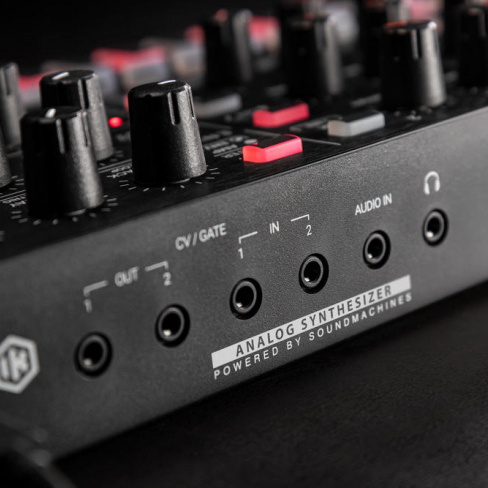 IK Multimedia - Sintetizador UNO Synth Pro X