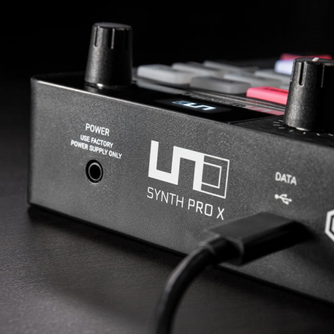 IK Multimedia - Sintetizador UNO Synth Pro X