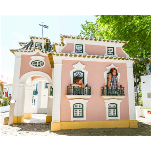 Portugal dos Pequenitos | Bilhetes Família: 2 Ad. + 1 Criança (3-13 anos)