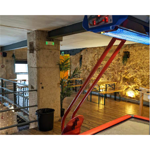 Minigolfe Indoor em Lisboa: Bilhete Criança (3-12) + Mocktail - Cais do Sodré.