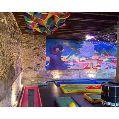 Minigolfe Indoor em Lisboa: Bilhete Criança (3-12) + Mocktail - Cais do Sodré.