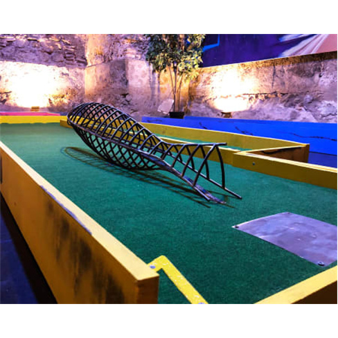 Minigolfe Indoor em Lisboa: Bilhete Criança (3-12) + Mocktail - Cais do Sodré.