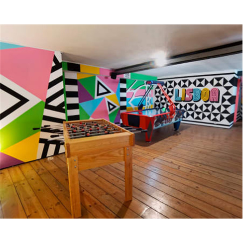 Minigolfe Indoor em Lisboa: Bilhete Criança (3-12) + Mocktail - Cais do Sodré.