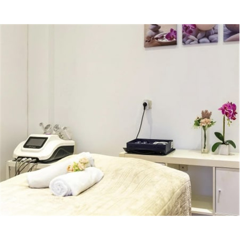 Limpeza de Pele com Terapia de Máscara LED | DM Clinic - Parede