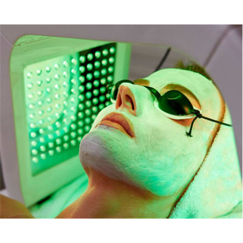 Limpeza de Pele com Terapia de Máscara LED | DM Clinic - Parede