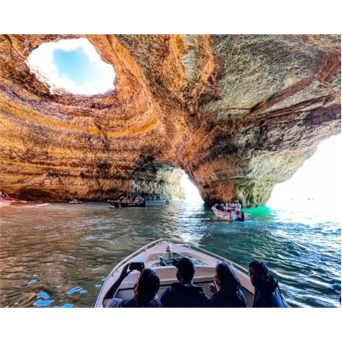 Passeio de Barco no Algarve pelas Grutas de Benagil | Aurora Boat Trips Passeio