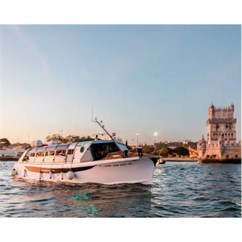 Passeio de Barco + Open Bar e Snacks | Ondas d'Ângelo Passeio de Barco + Bar A