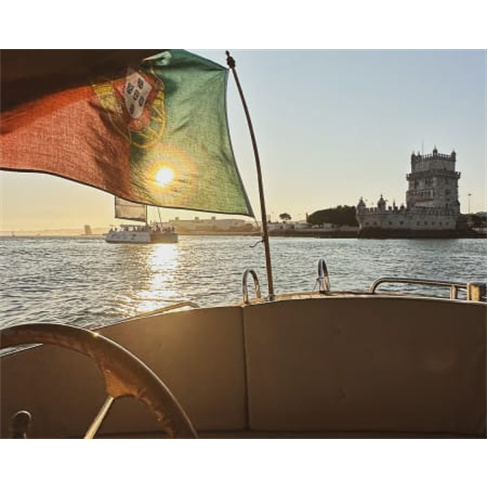 Especial Ano Novo: Passeio de Barco Privado + Bar Aberto & Snacks | Ondas d'Ân