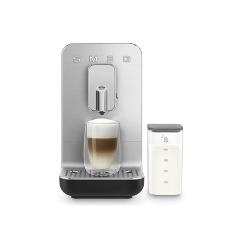 MÁQ.CAFÉ AUT. COM SISTEMA DE LEITE SMEG BCC13BLMEU (19 BAR - PRETO)