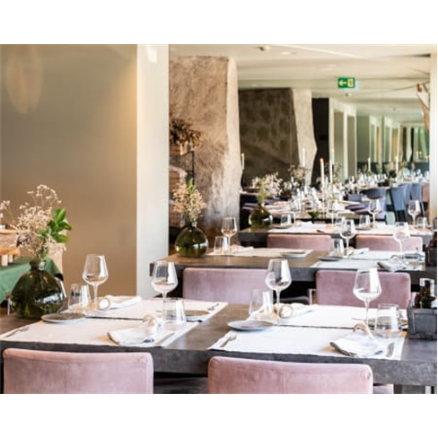 Vitória Stone Hotel 4* - Évora | Estadia Romântica no Centro da Cidade 1 Noit