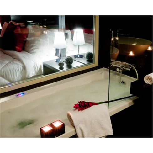 Vinyl M Hotel - Aveiro | Estadia com Banheira de Hidromassagem 1 Noite