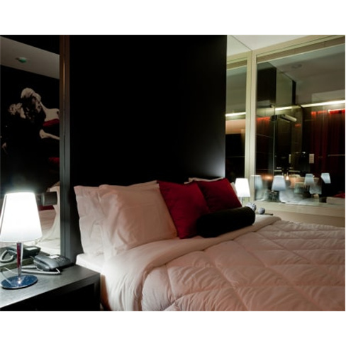 Vinyl M Hotel - Aveiro | Estadia com Banheira de Hidromassagem 1 Noite
