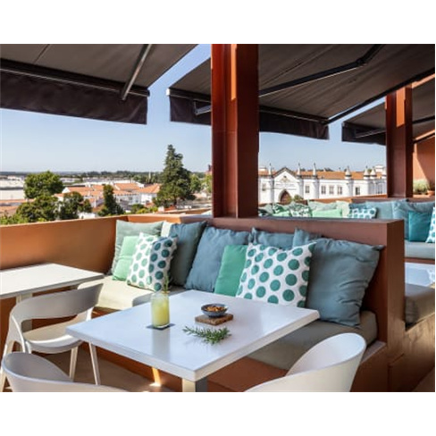 Vitória Stone Hotel 4* - Évora | Estadia Romântica no Centro da Cidade 1 Noit