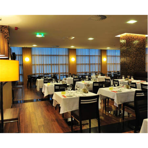 Axis Porto Business & Spa Hotel 4* | Estadia a Dois em Quarto Duplo na Invicta 1