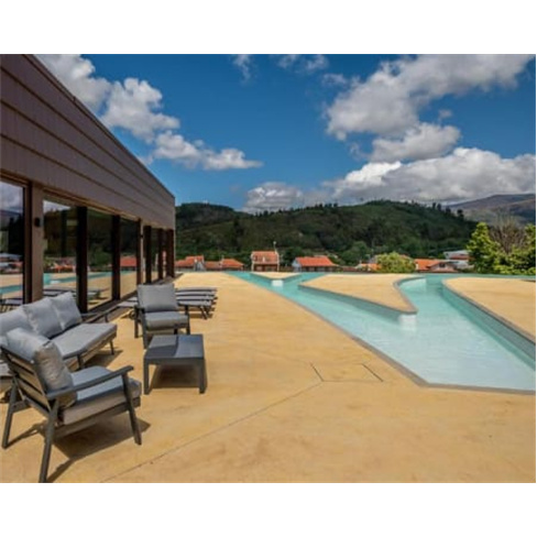 Cherry Sculpture Hotel - Covilhã | Escapadinha em Bungalow em Forma de Cereja 1