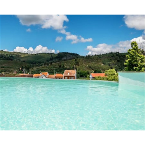 Cherry Sculpture Hotel - Covilhã | Escapadinha em Bungalow em Forma de Cereja 1