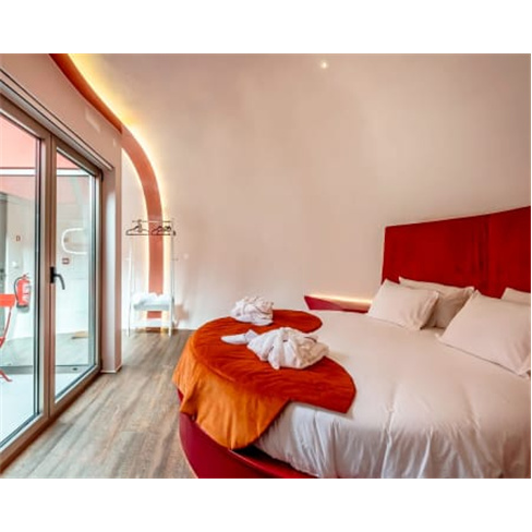 Cherry Sculpture Hotel - Covilhã | Escapadinha em Bungalow em Forma de Cereja 1