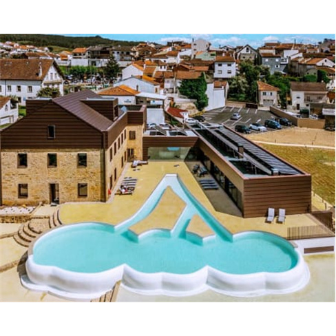 Cherry Sculpture Hotel - Covilhã | Escapadinha em Bungalow em Forma de Cereja 1