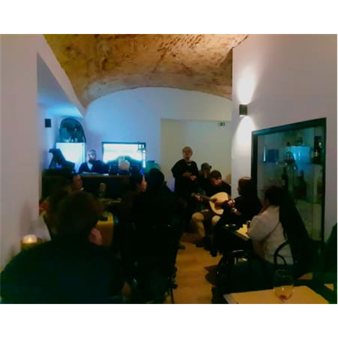 Jantar com Fado ao Vivo em Alfama | Noite à Portuguesa na Casa de Fado Dona Am