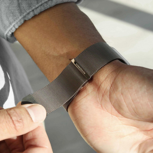 Vonmaehlen - Milanese Loop 2 Apple Watch 44-49mm (d. sand)