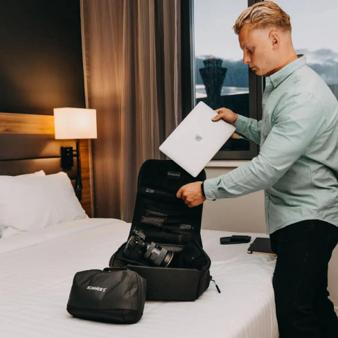 Scapade - Mochila AirPack with Apple FindMy & TSA