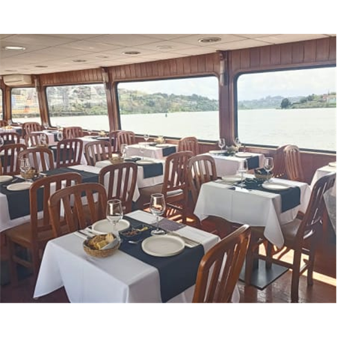 Cruzeiro das 6 Pontes do Douro com Almo&ccedil;o a Bordo para Dois | RentDouro