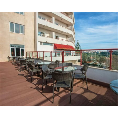 Hotel Amazônia Jamor 4* - Oeiras | Escapadinha Romântica com Piscinas: 1 Noite