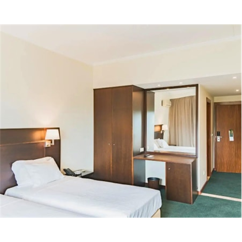 Hotel Amazônia Jamor 4* - Oeiras | Escapadinha Romântica com Piscinas: 1 Noite