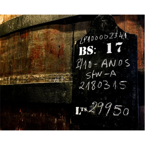 Descobre os Sabores e Sons de Gaia: Caves, Vinhos e Fado ao Vivo