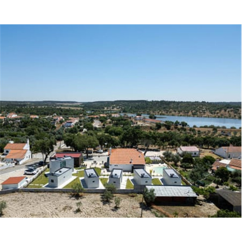 Eco Resort em Abrantes: Escapadinha Rom&acirc;ntica com Terra&ccedil;o por 1 Noite