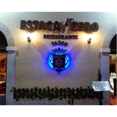 Jantar Tradicional com Sangria & Fado ao Vivo em Alfama para Dois | Estaca Zero