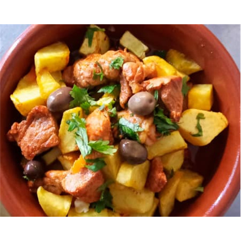 Jantar com Fado ao Vivo em Alfama: Noite Portuguesa na Casa de Fado Dona Amália