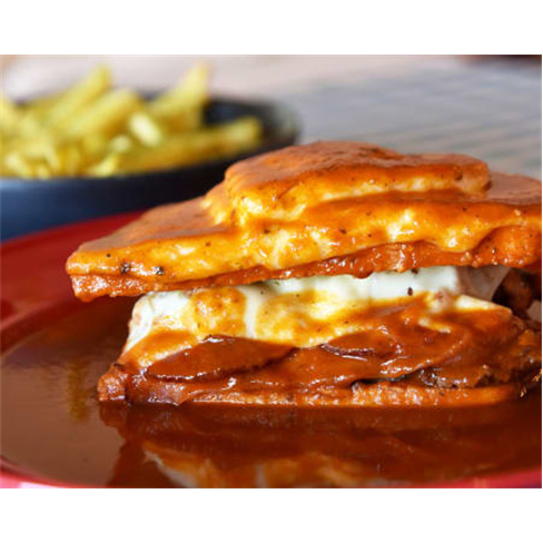 Francesinha em Pão Rústico e Sangria para Dois | O Pai da Maria - Matosinhos